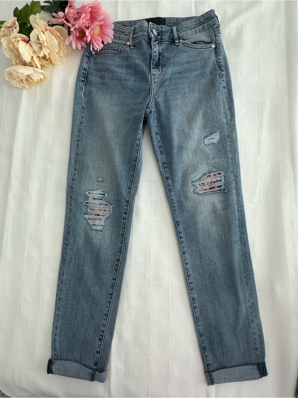 White House Black Market NWOT Women's Light Blue Distressed Boyfriend Jeans